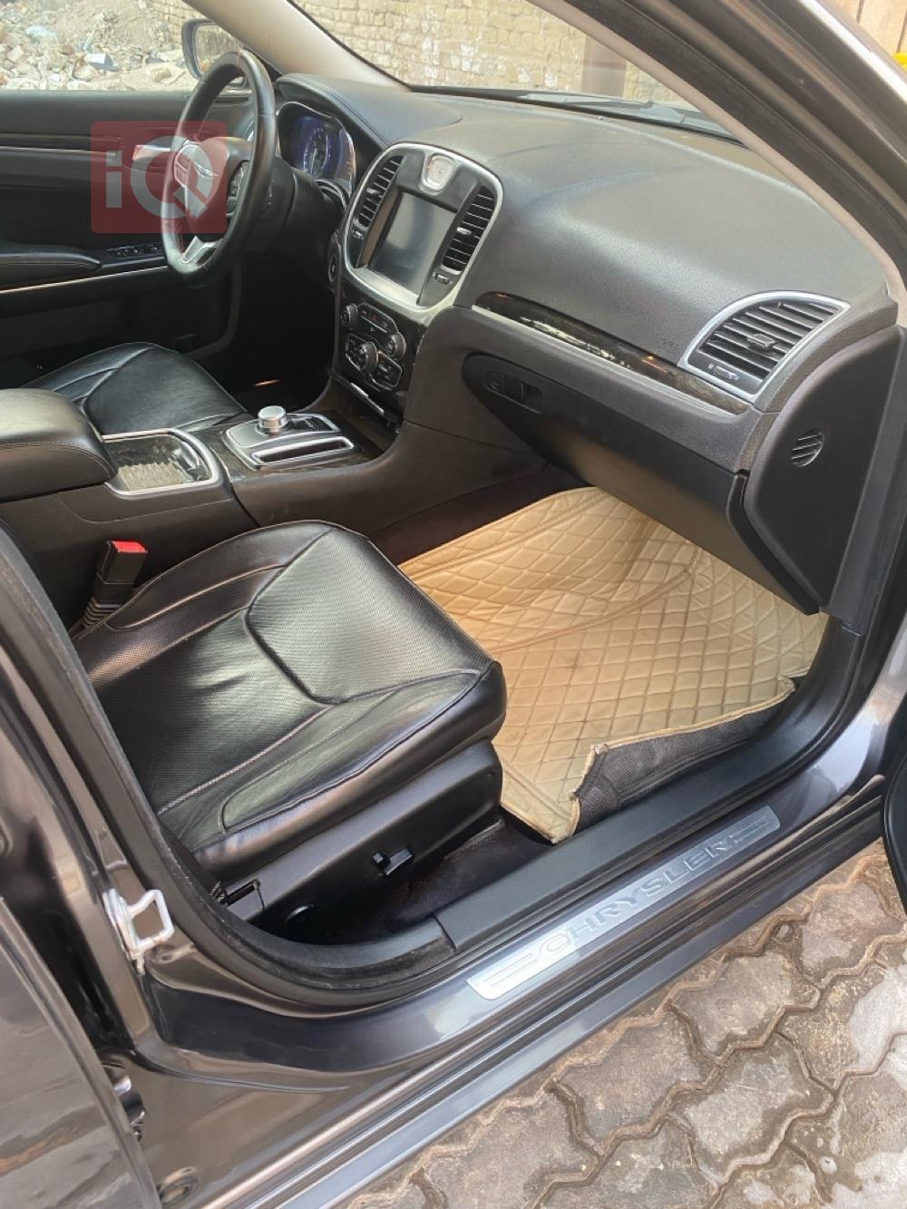 کرایسلەر 300